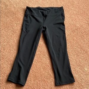 Gap Fit Capri workout pants leggings size M